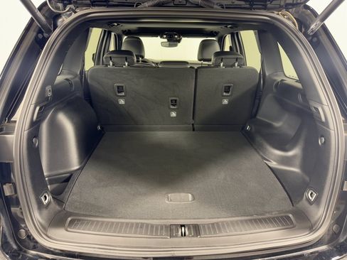 Used 2023 Jeep Grand Cherokee Altitude RWD image 28