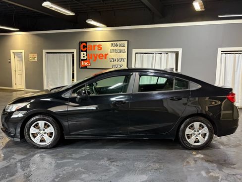 Used 2017 Chevrolet Cruze LS FWD image 3