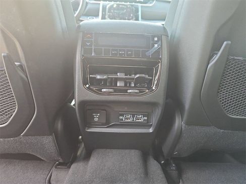New 2025 Jeep Grand Cherokee L Altitude image 26
