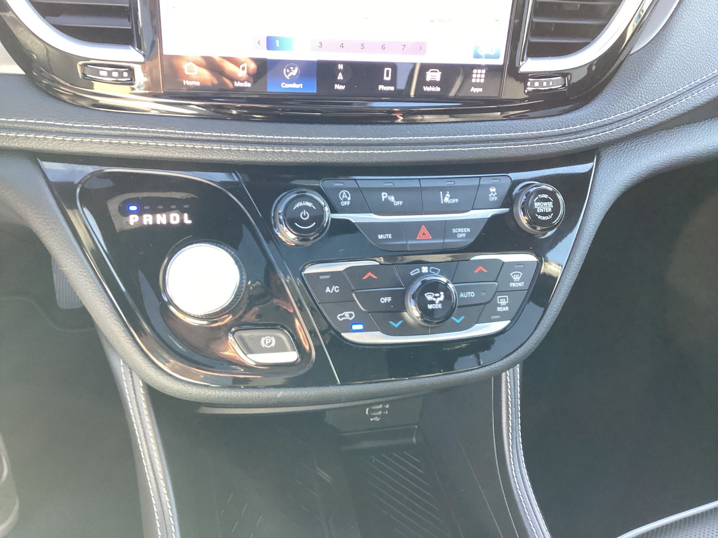 Used 2027 Chrysler Pacifica Limited FWD image 15