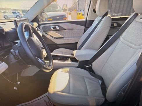 Used 2025 Ford Explorer Platinum w/ LUX Leather Package image 22