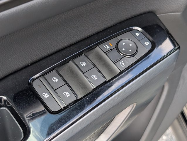 Used 2025 Nissan Pathfinder SL AWD/4WD image 18