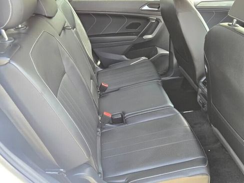 Used 2024 Volkswagen Tiguan SE FWD image 12