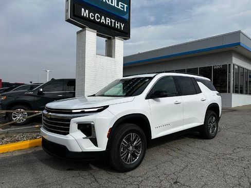 New 2026 Chevrolet Traverse LT image 2