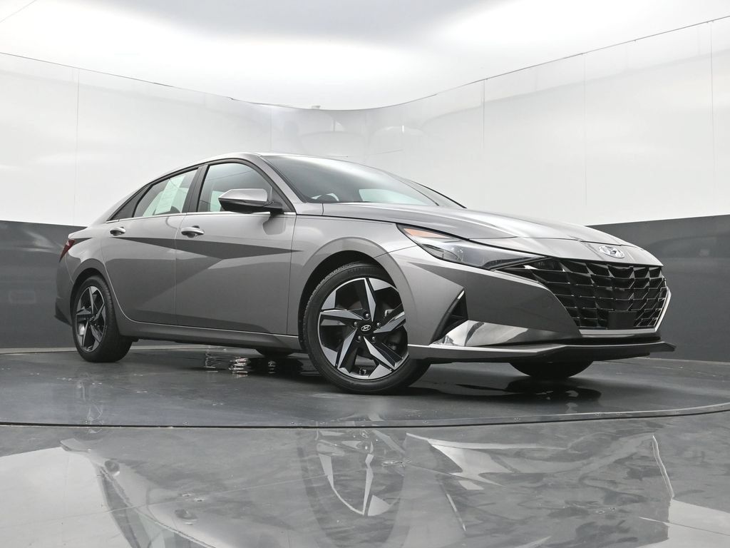 Used 2022 Hyundai Elantra Limited FWD image 25