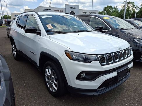 Used 2023 Jeep Compass Latitude AWD/4WD image 4