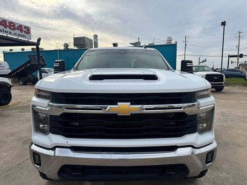 Used 2024 Chevrolet Silverado 2500 LT image 3