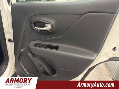 Used 2023 Jeep Renegade Latitude image 29