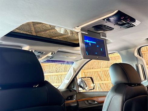 Used 2018 Cadillac Escalade Premium Luxury image 29