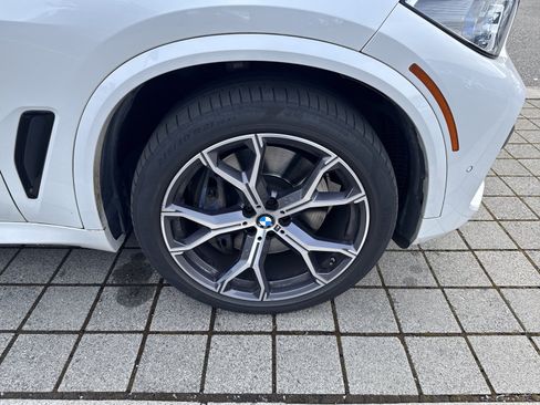 Used 2019 BMW X5 xDrive50i w/ M Sport Package AWD/4WD image 10