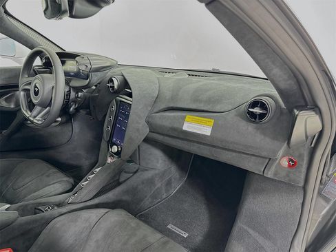 Used 2024 McLaren 750S Spider RWD image 12