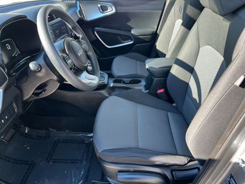 Used 2025 Kia Soul LX w/ LX Technology Package image 23