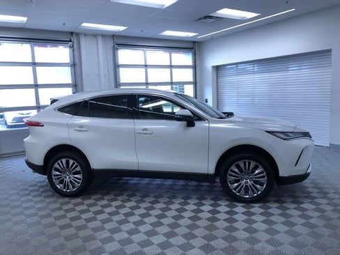 Certified 2022 Toyota Venza XLE image 37