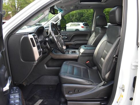 Used 2019 GMC Sierra 2500 Denali w/ Duramax Plus Package AWD/4WD image 8