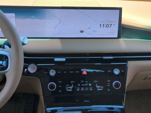 Certified 2025 Genesis G80 2.5T AWD/4WD image 13