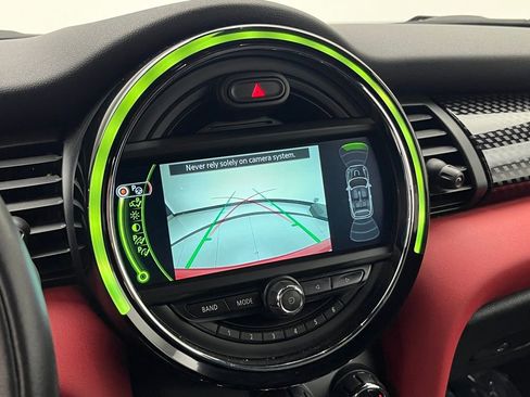 Used 2018 MINI Cooper S image 19