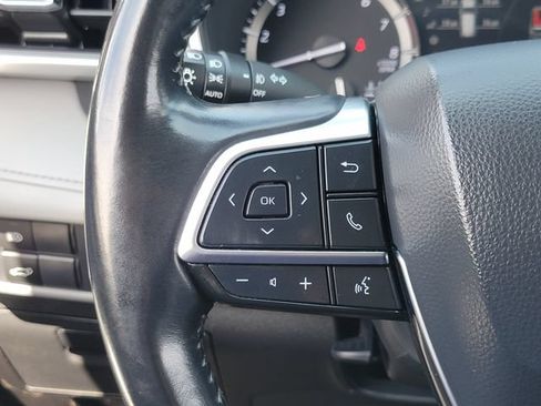 Used 2021 Toyota Highlander XLE FWD image 7