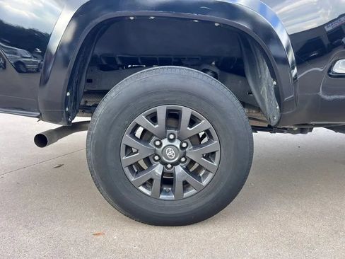 Used 2022 Toyota Tacoma SR5 w/ SR5 Appearance Package (SM) AWD/4WD image 50
