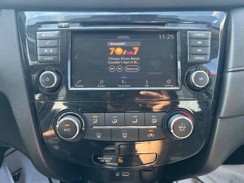 Used 2020 Nissan Rogue S image 16