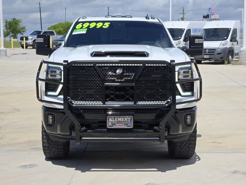 Used 2024 Chevrolet Silverado 2500 ZR2 w/ Technology Package AWD/4WD image 3
