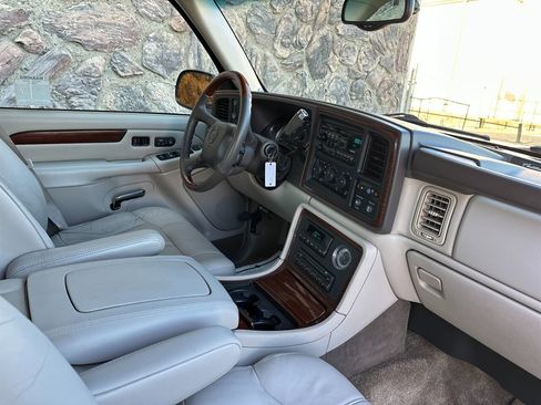 Used 2002 Cadillac Escalade EXT image 47