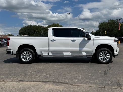 Used 2020 Chevrolet Silverado 1500 High Country w/ Technology Package AWD/4WD image 9
