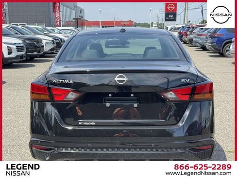Used 2024 Nissan Altima 2.5 SV FWD image 6