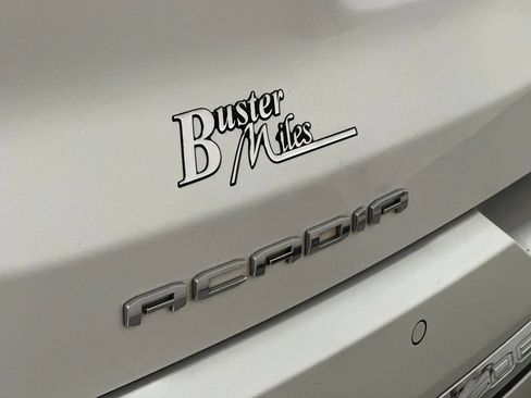 Used 2021 GMC Acadia Denali w/ Denali Technology Package FWD image 27