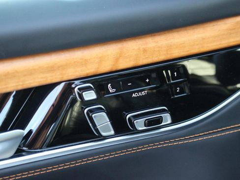 Used 2024 Jeep Grand Wagoneer L Series III image 12