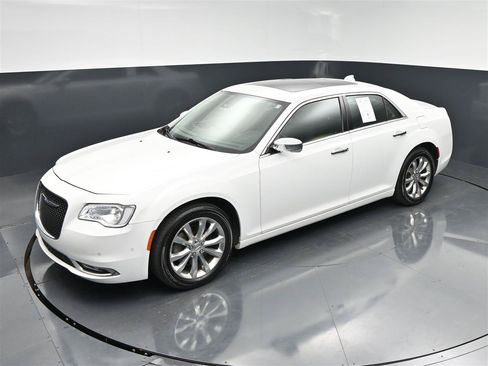 Used 2017 Chrysler 300 C w/ Safetytec Plus Group AWD/4WD image 18