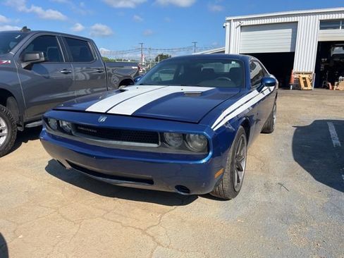 Used 2010 Dodge Challenger SE RWD image 2