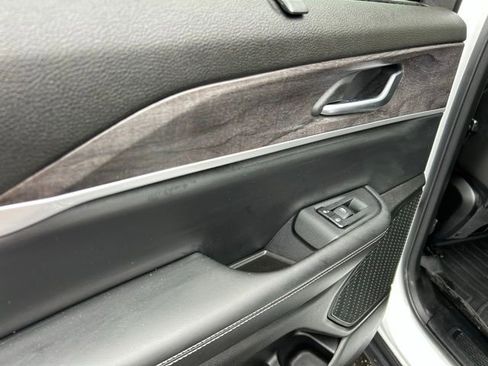 Used 2023 Jeep Grand Cherokee Limited w/ Luxury Tech Group II image 19