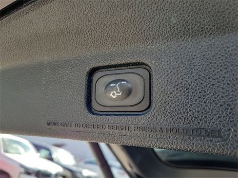 Used 2019 Ford Explorer Limited w/ Class III Trailer Tow Package image 9