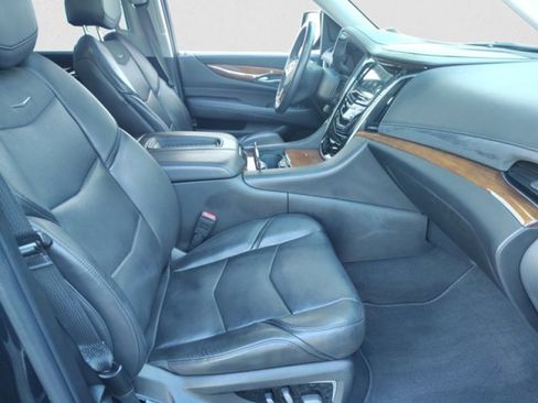 Used 2019 Cadillac Escalade Luxury image 22