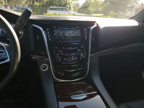 Used 2018 Cadillac Escalade Premium Luxury image 17