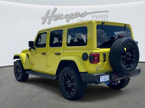 Used 2022 Jeep Wrangler Unlimited Sahara w/ Cold Weather Group AWD/4WD image 7