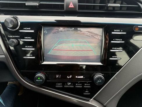 Used 2018 Toyota Camry SE w/ Moonroof Package image 21