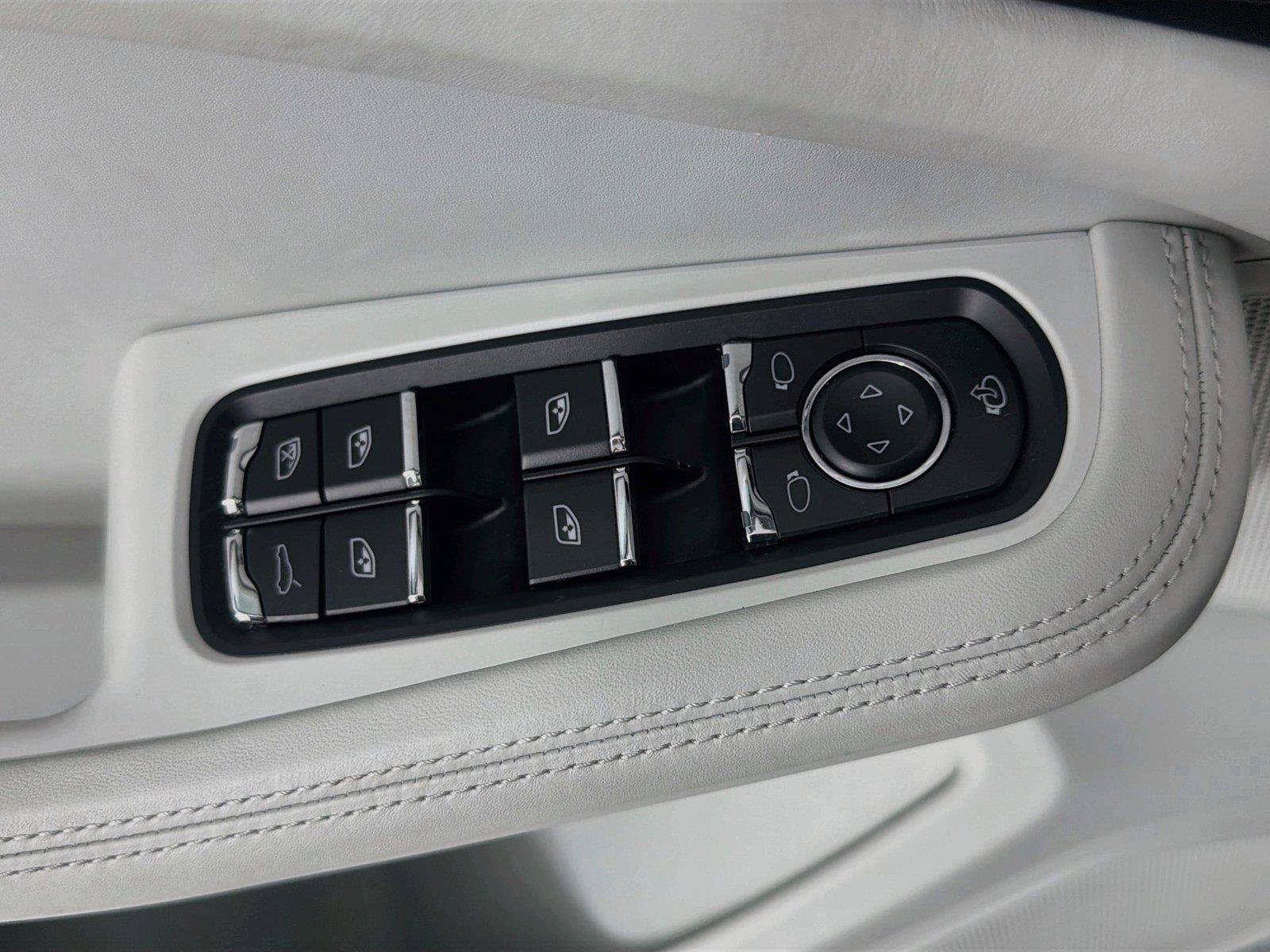 Certified 2023 Porsche Macan S AWD/4WD image 6