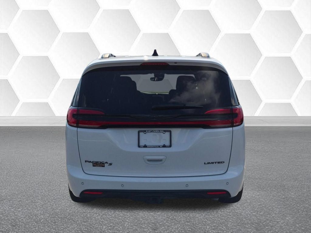 Certified 2025 Chrysler Pacifica Limited w/ Trailer Tow Group FWD image 4