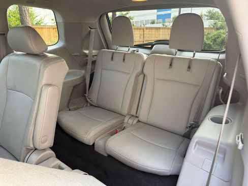 Used 2011 Toyota Highlander SE w/ Tow Pkg AWD/4WD image 37