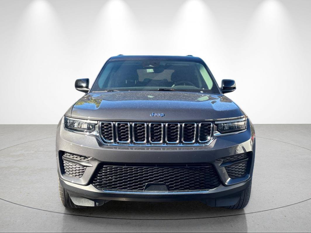 Used 2023 Jeep Grand Cherokee Laredo RWD image 8