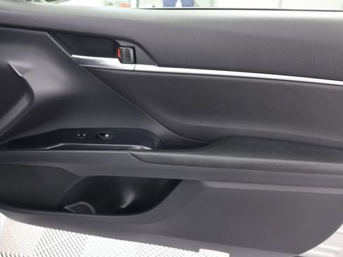 Used 2018 Toyota Camry LE FWD image 25