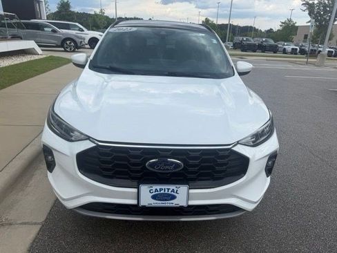 Used 2023 Ford Escape ST-Line Select w/ Tech Pack #1 AWD/4WD image 3