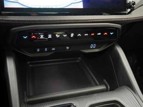 New 2026 Jeep Cherokee Overland image 24