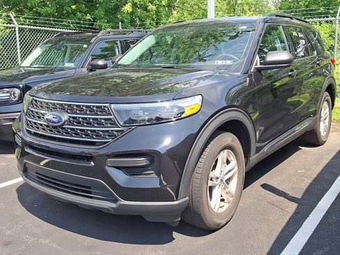 Used 2023 Ford Explorer XLT AWD/4WD image 3