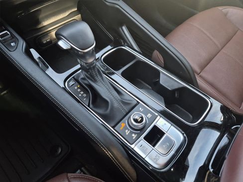 Used 2023 Kia Telluride EX w/ EX Captain's Chair Package image 34