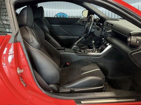 Used 2024 Toyota GR86 Premium image 2