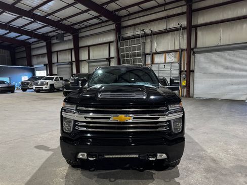 Used 2020 Chevrolet Silverado 2500 High Country w/ Technology Package image 9