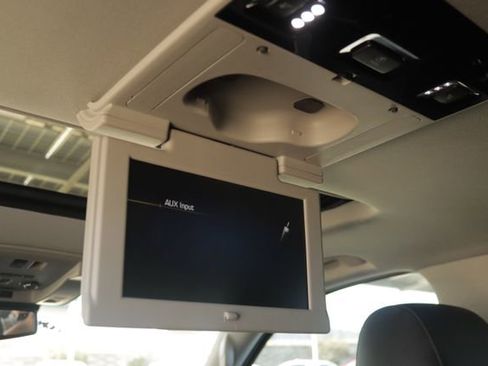 Used 2015 Cadillac Escalade Premium image 32