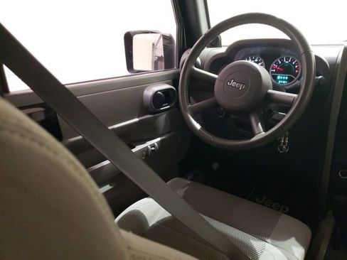 Used 2007 Jeep Wrangler Unlimited Sahara w/ Trailer Tow Group image 9